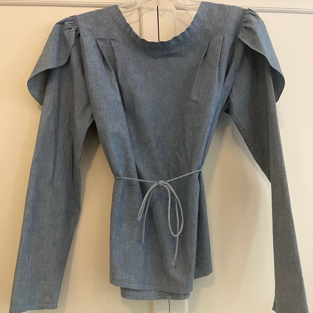 Simple but elegant chambray blouse with waist tie, pleated shoulder, puff sleeve